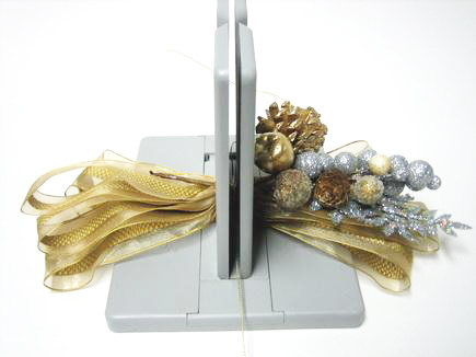 make bows with wire edged ribbon