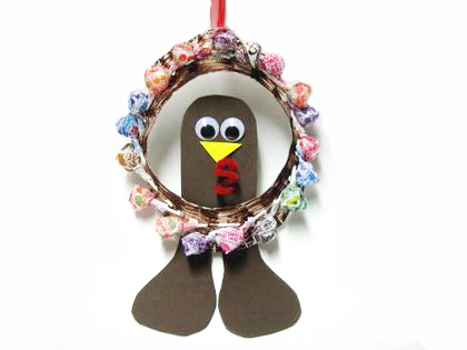 Kids Craft: SWEET! Lollipop Thanksgiving Turkey Wreath How to Make Lollipop Thanksgiving Turkey Wreath for Kids