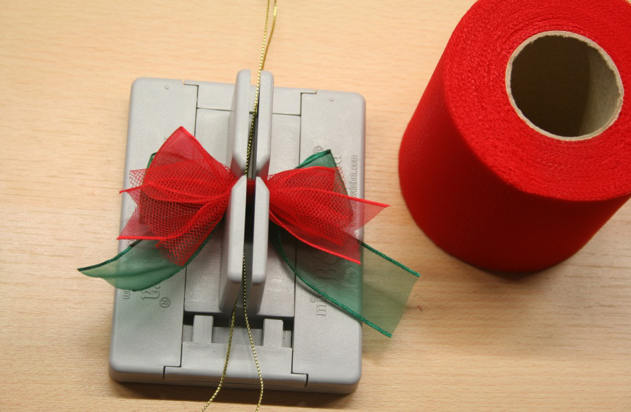 Rudolph the Red Nose Reindeer's Wife Treat Bags reindeer bow tutorial