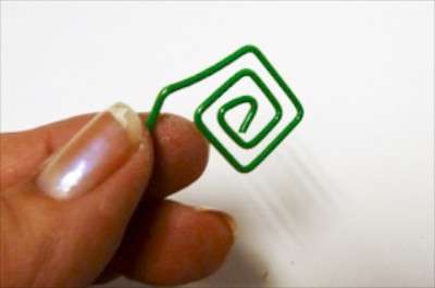 How to use paper clip