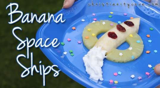 “Banana Spaceships” Space-Themed Snack Crafty Project