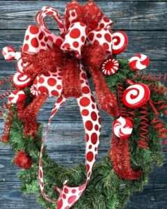 Video DIY – How to make the most festive wreath bow